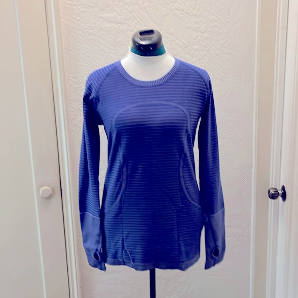 Lululemon.  Long sleeves.  Like new!